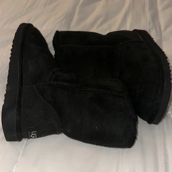 UGG Classic Short Authentic - Picture 1 of 3
